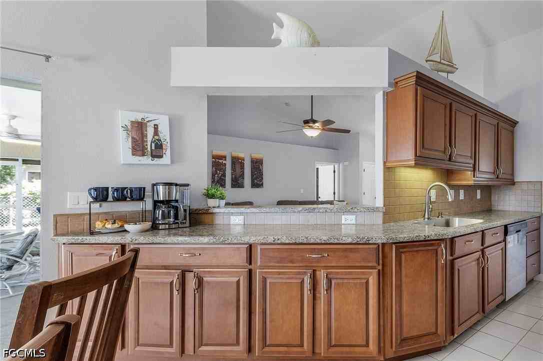 508 Se 9th Pl - Photo 4 of 39