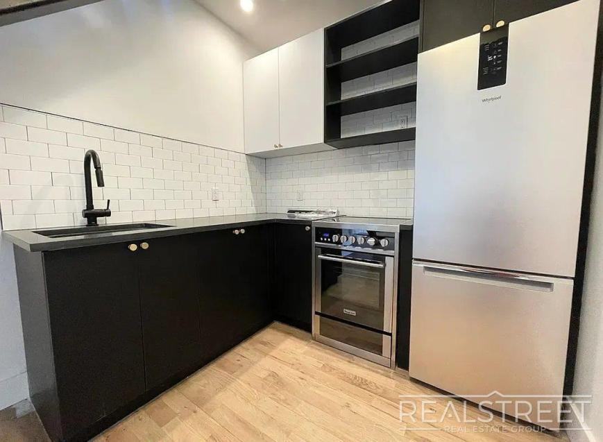 1267 Herkimer St - Photo 2 of 10