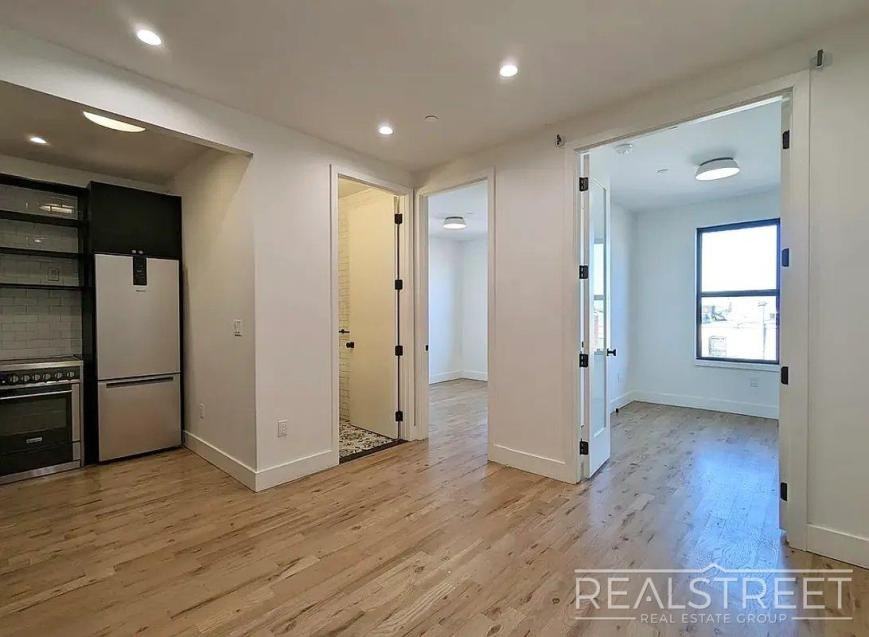 1267 Herkimer St - Photo 3 of 10