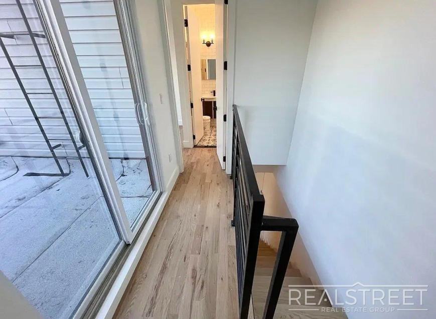 1267 Herkimer St - Photo 5 of 10