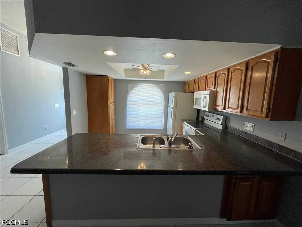 1409 Sw 10th St - Photo 5 of 23