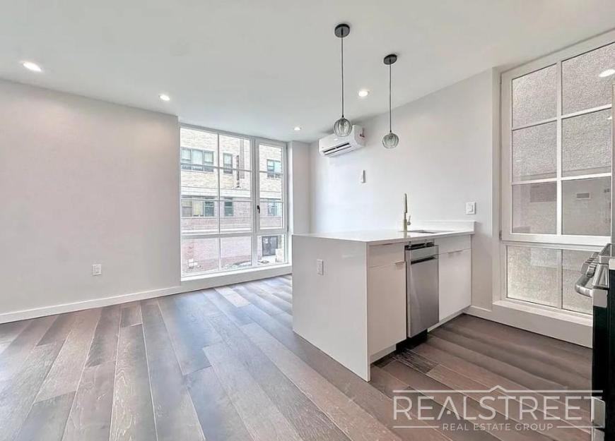 160 20th St - Photo 2 of 6