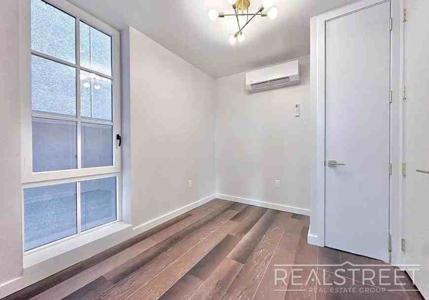 160 20th St - Photo 4 of 6