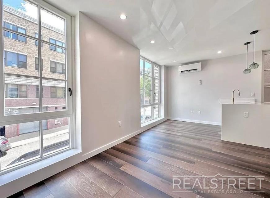160 20th St - Photo 5 of 6