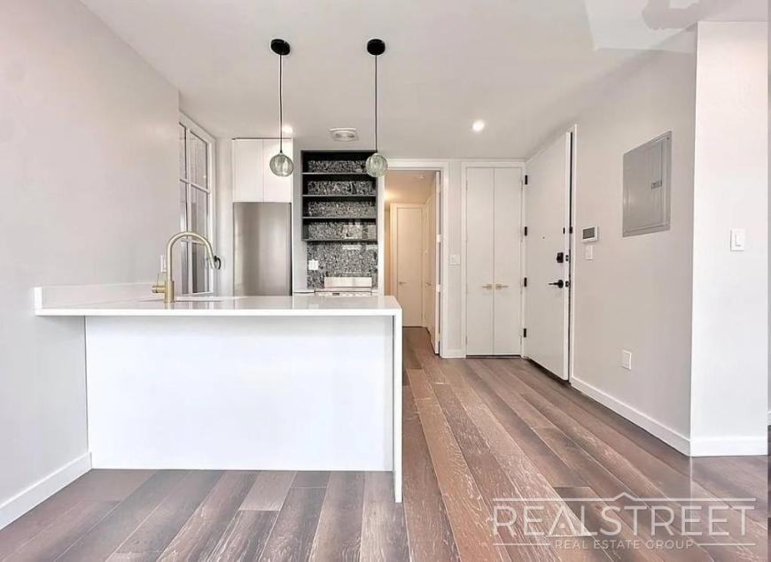 160 20th St - Photo 6 of 6