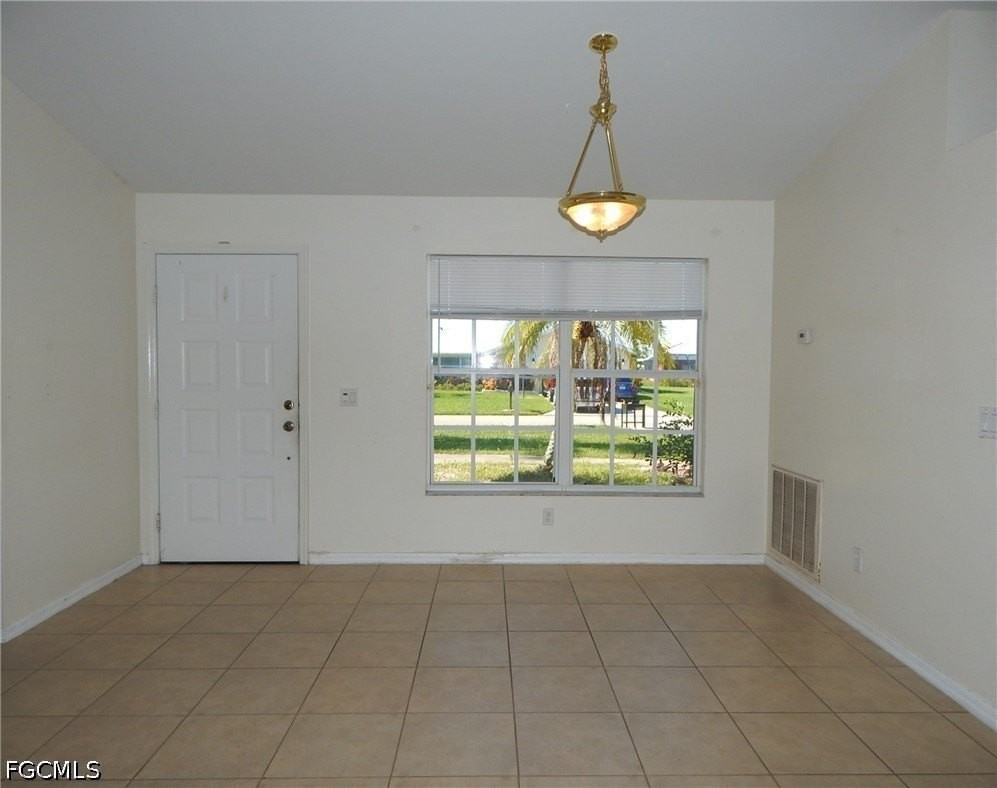 135 Se 29th St - Photo 2 of 15