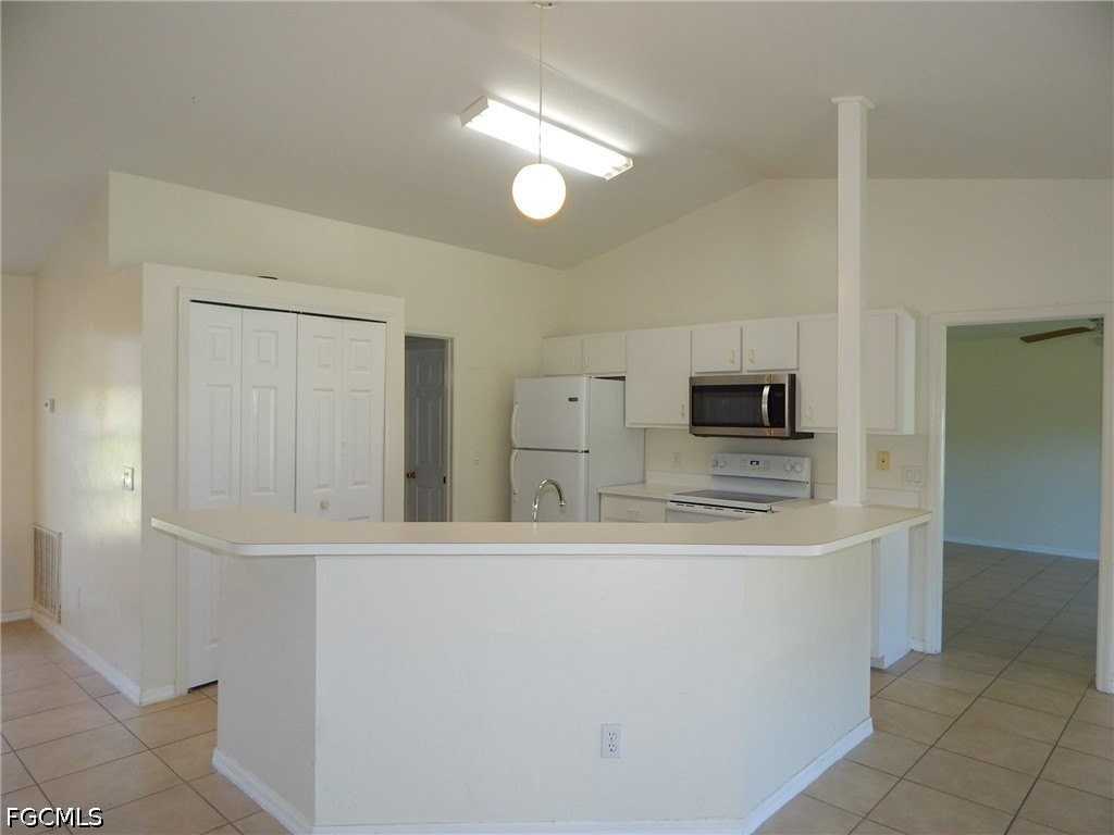 135 Se 29th St - Photo 5 of 15