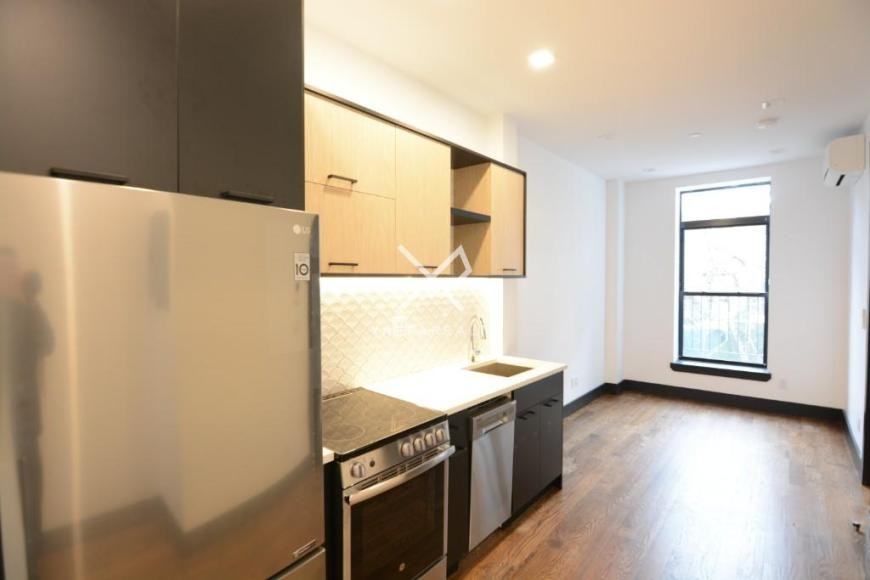 812 Saint Johns Pl - Photo 2 of 10