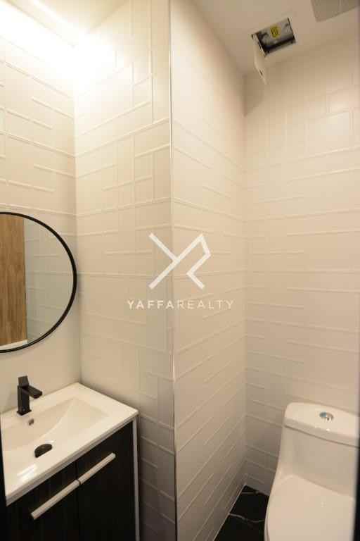 812 Saint Johns Pl - Photo 4 of 10