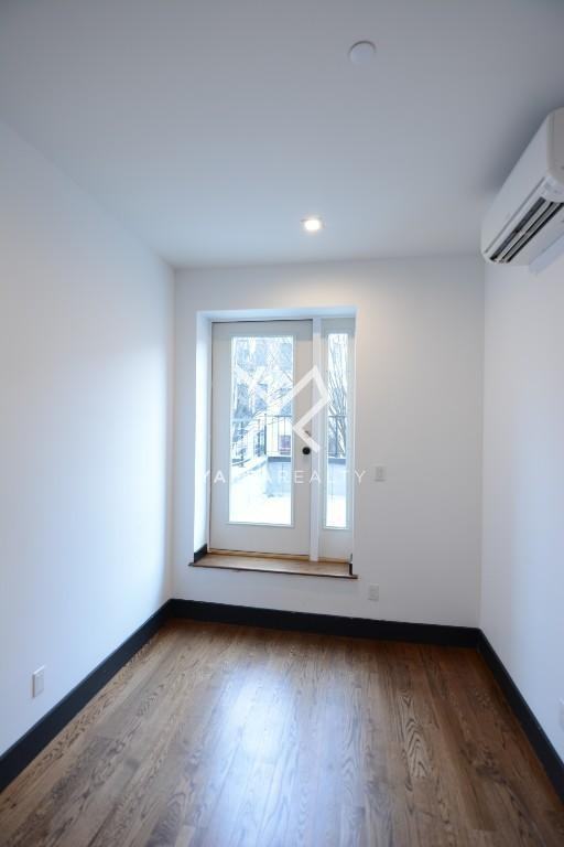 812 Saint Johns Pl - Photo 5 of 10