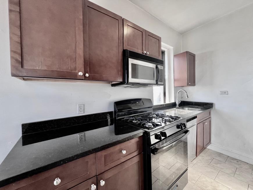 536 Fort Washington Ave - Photo 6 of 10