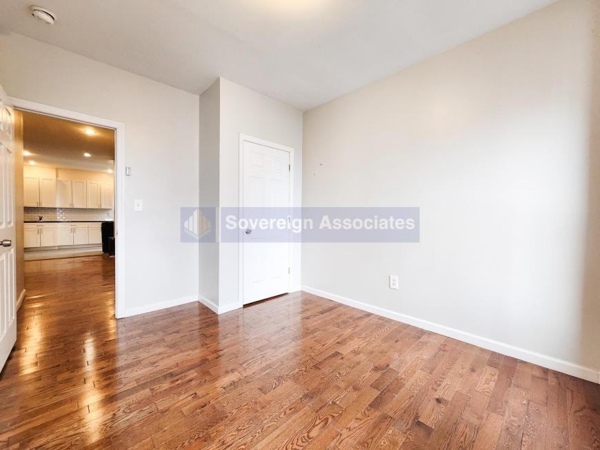 117 Post Ave - Photo 6 of 10