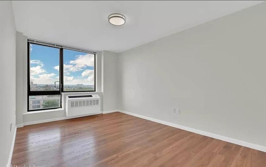 2763 Morris Ave - Photo 2 of 8