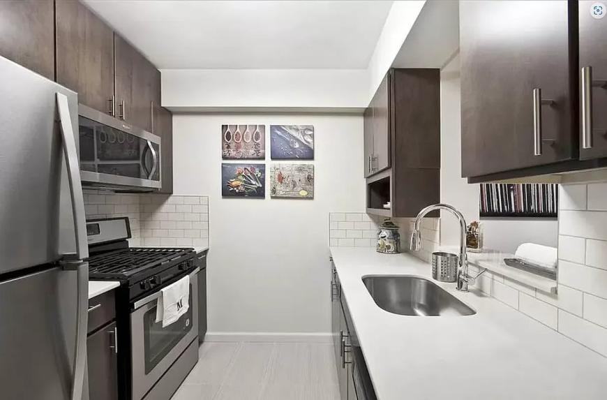 2763 Morris Ave - Photo 3 of 8