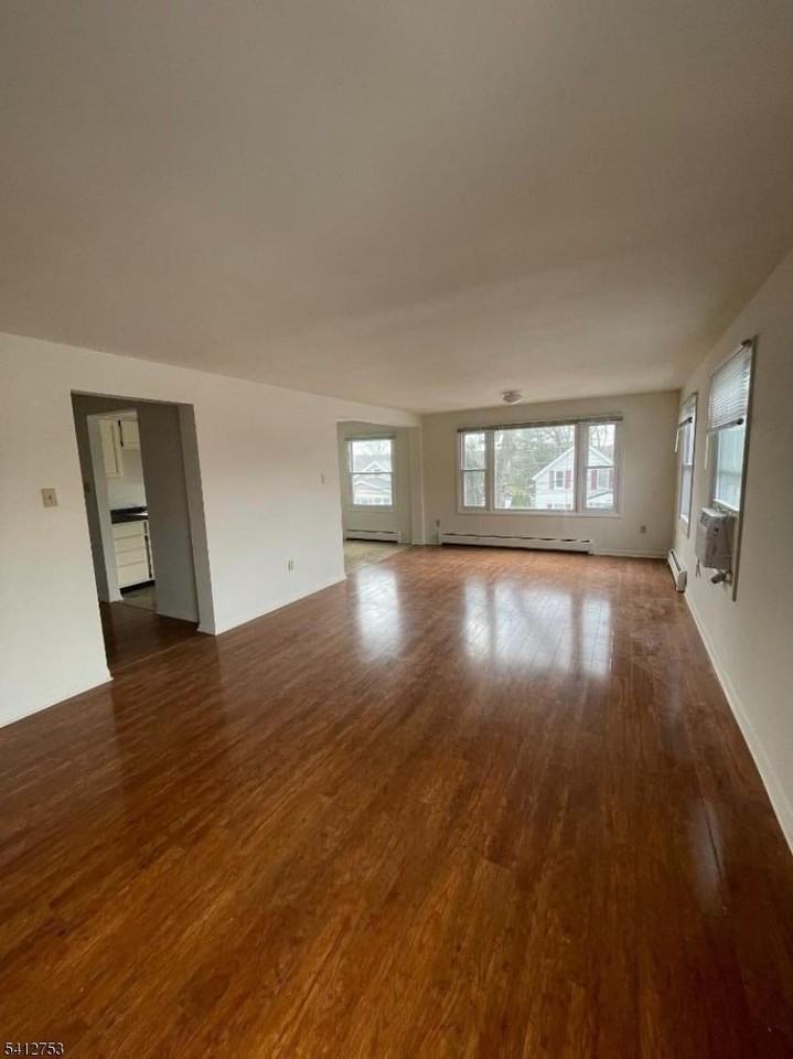 278 Morris St - Photo 6 of 19