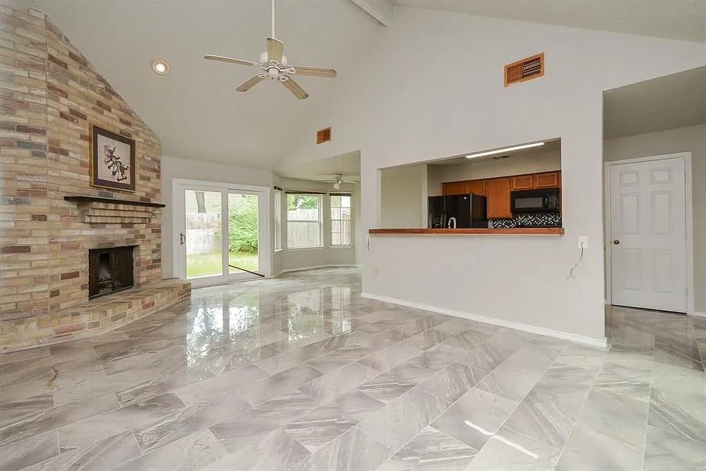 11810 Glenwolde Dr - Photo 2 of 8