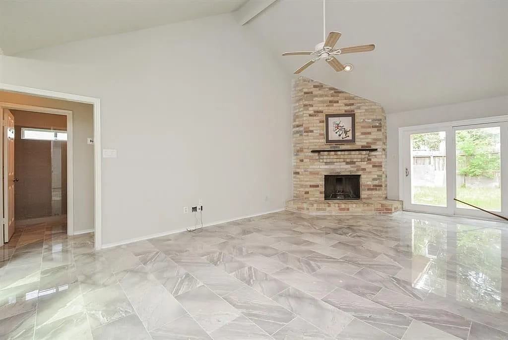 11810 Glenwolde Dr - Photo 3 of 8