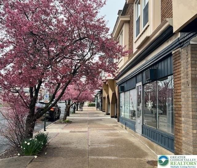 606 W Broad St #F
