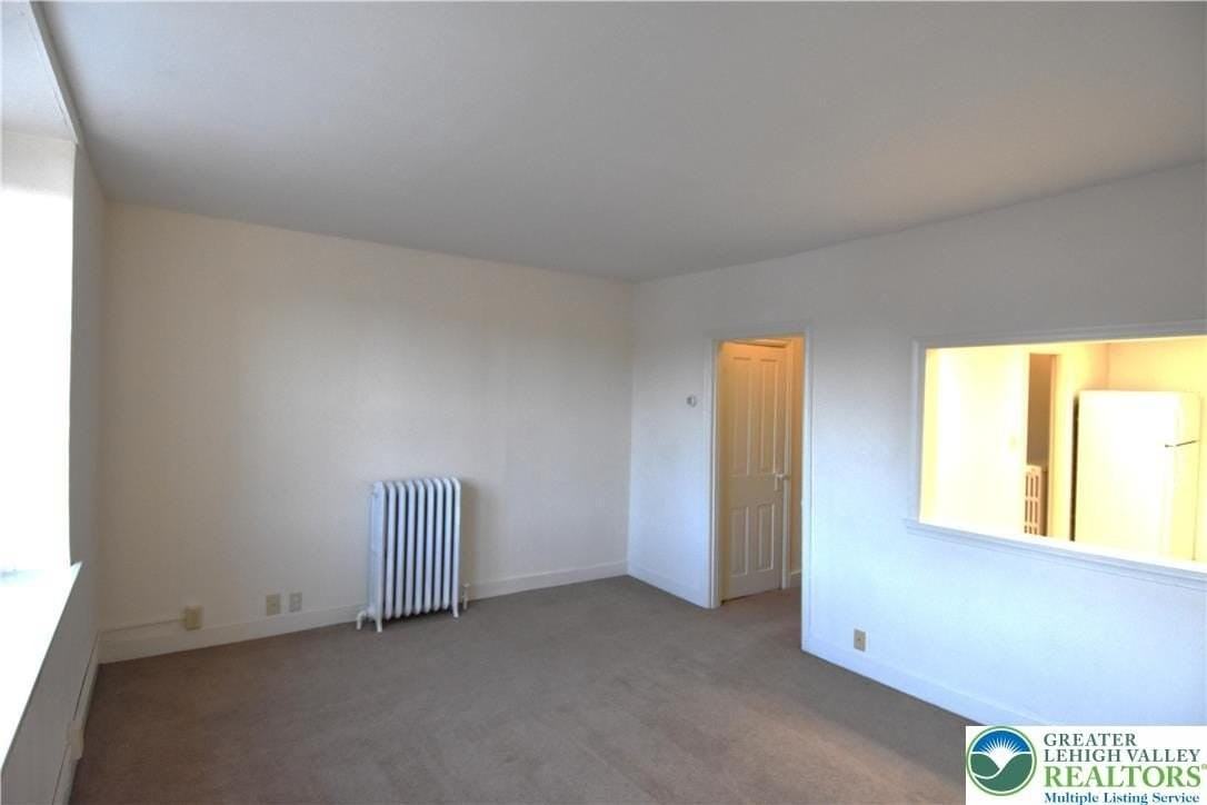 606 W Broad St #F - Photo 5 of 12