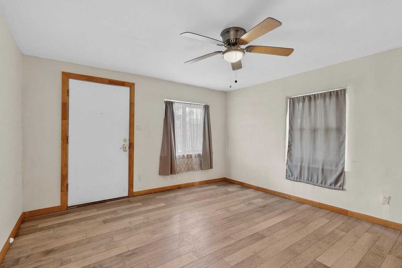 515 Marble Ave Ne - Photo 4 of 34