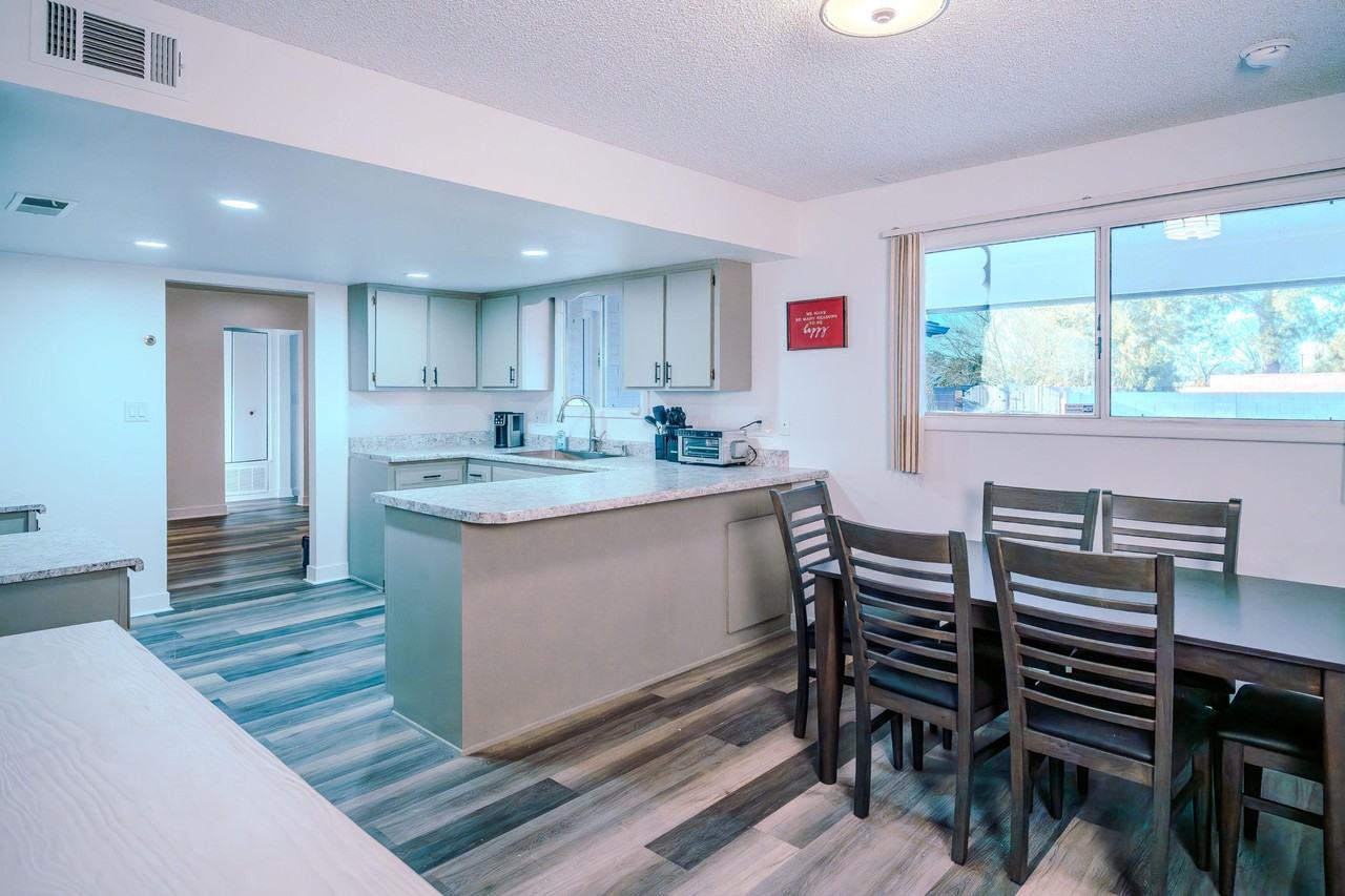 E La Jolla Dr - Photo 5 of 38