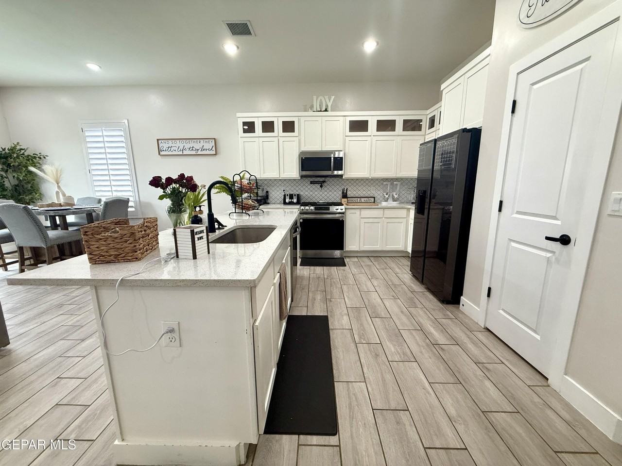 13026 Terrington Ave - Photo 5 of 30