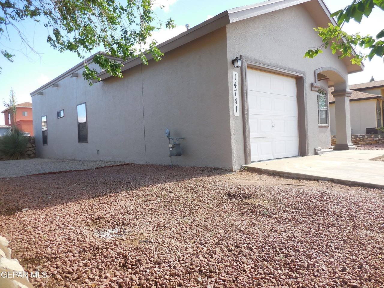 14741 Calhoun Dr - Photo 2 of 36