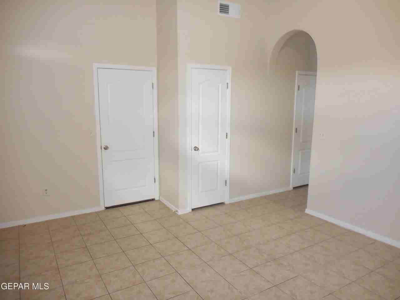14741 Calhoun Dr - Photo 7 of 36