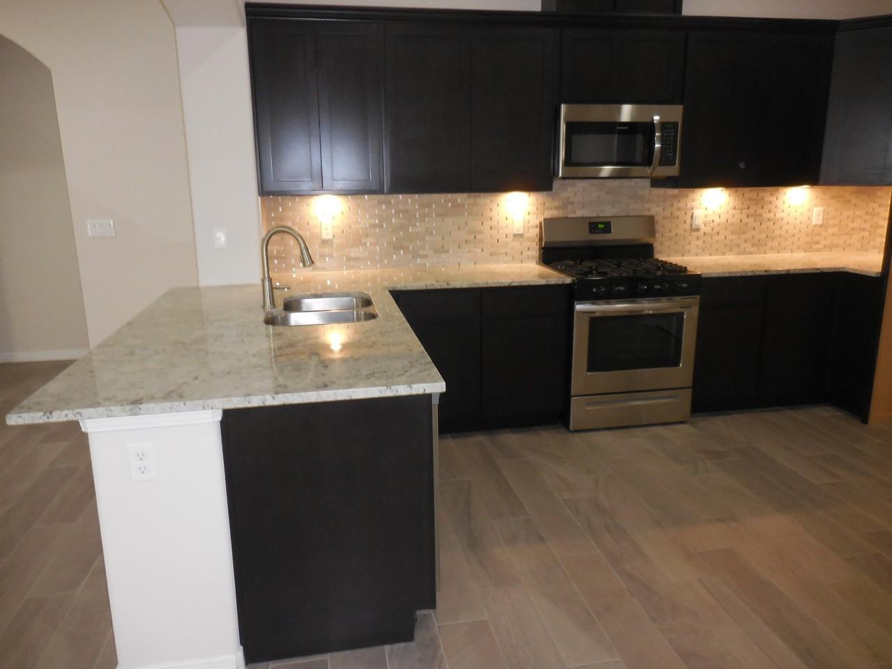 213 Epsom Dr - Photo 7 of 35
