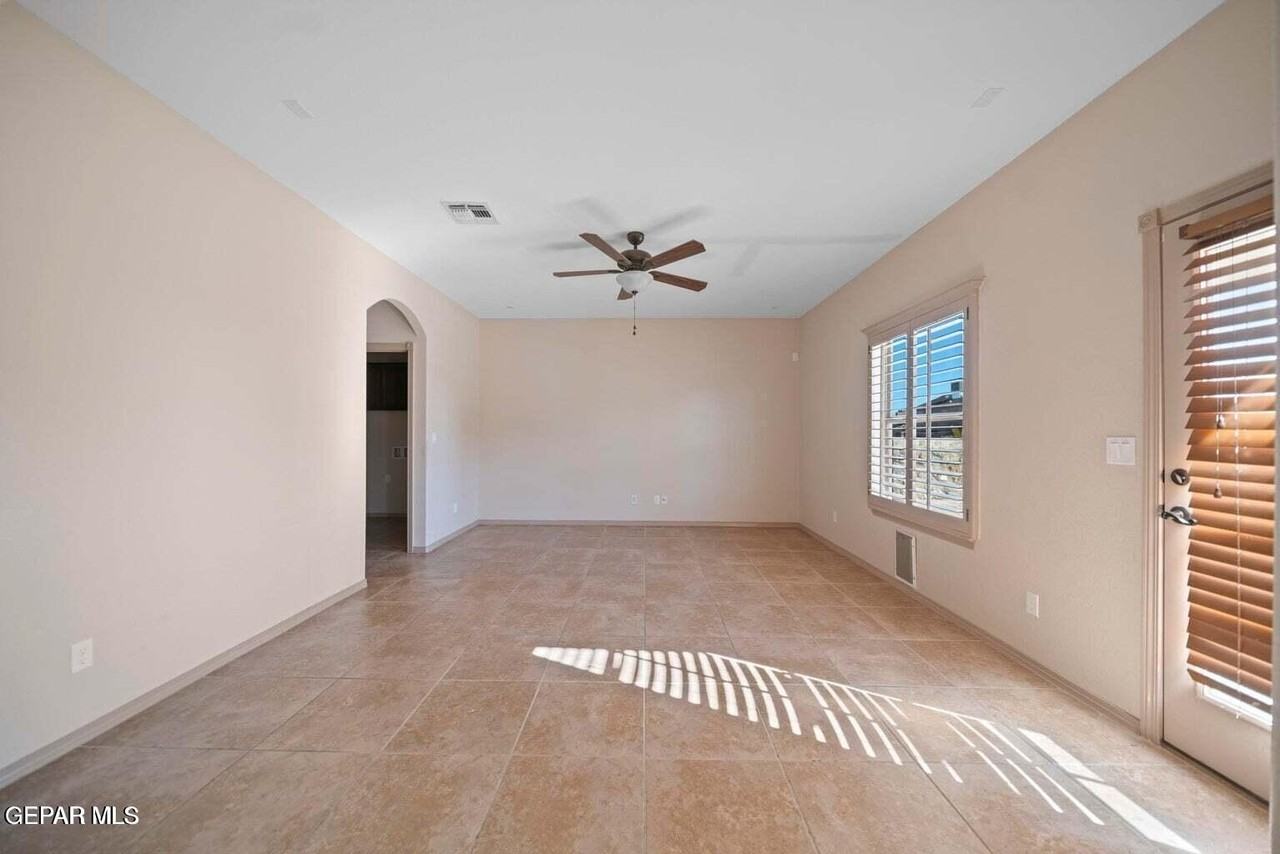 14688 Ava Leigh Ave - Photo 3 of 9
