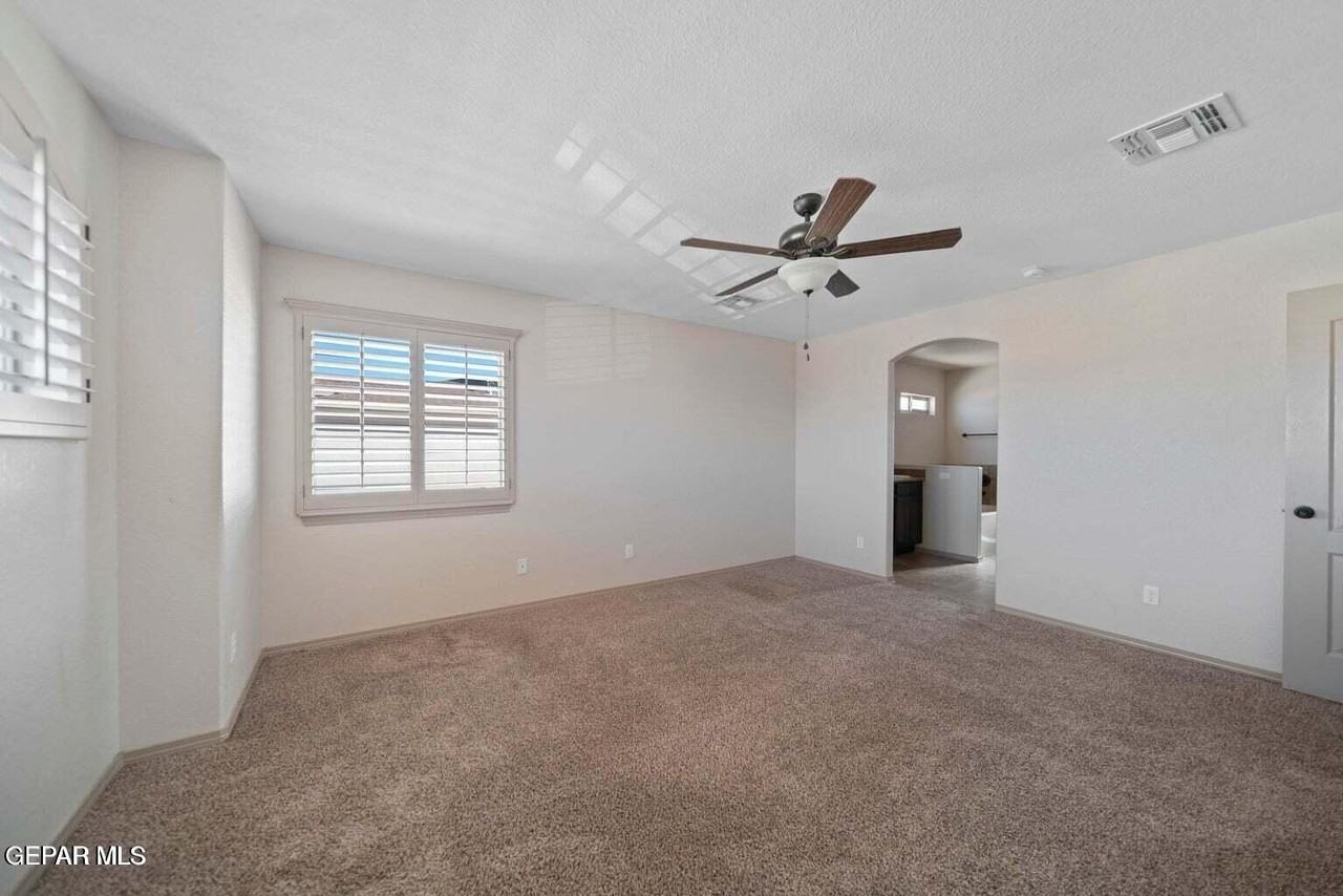 14688 Ava Leigh Ave - Photo 4 of 9