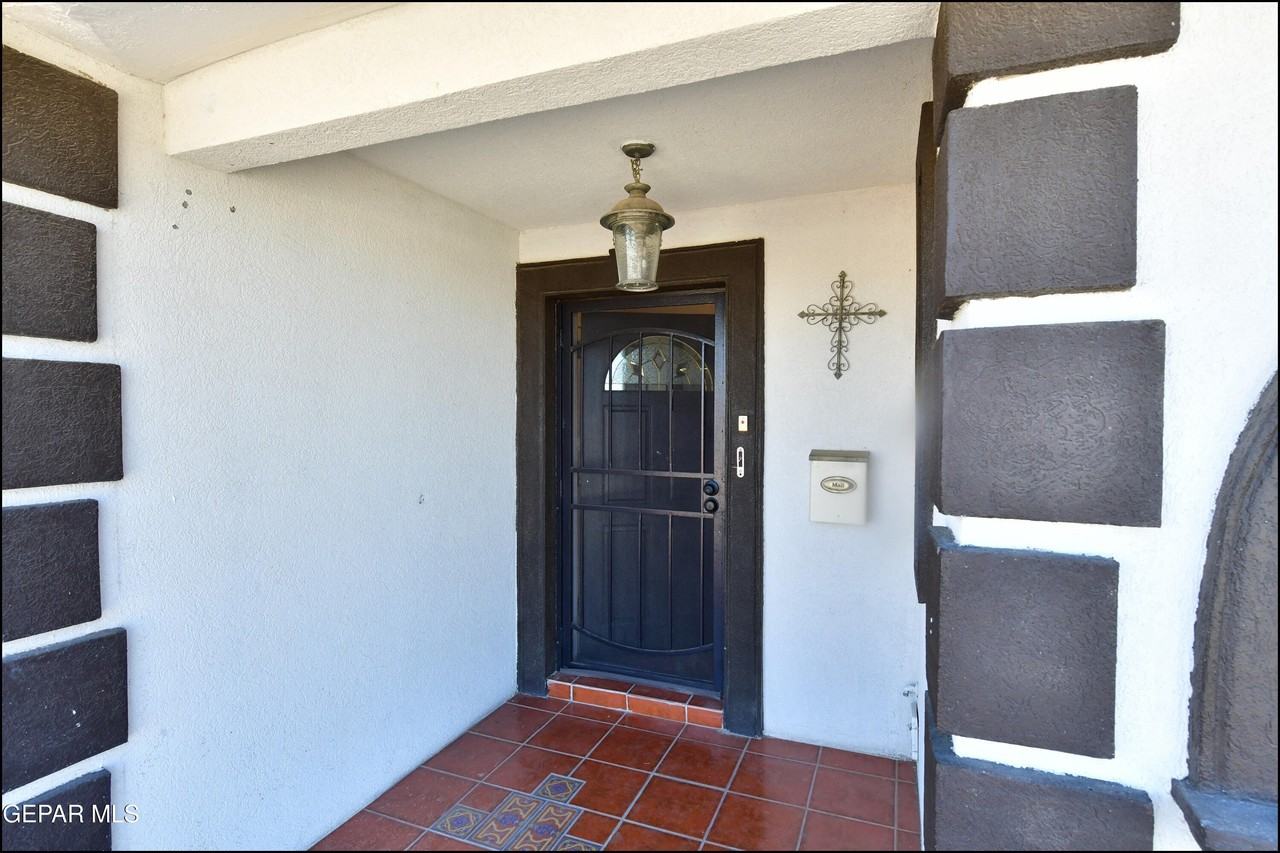 415 S Balboa Rd - Photo 4 of 42