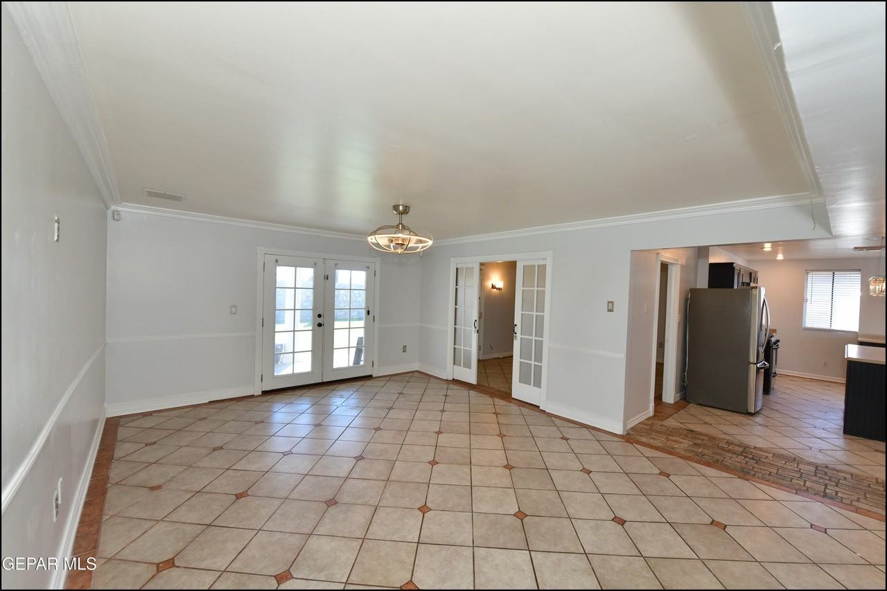 415 S Balboa Rd - Photo 6 of 42