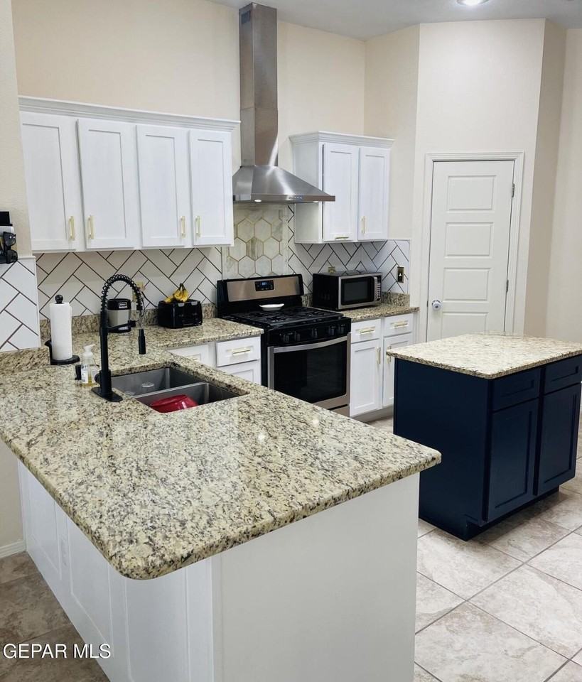 12605 Azulejos St - Photo 2 of 11