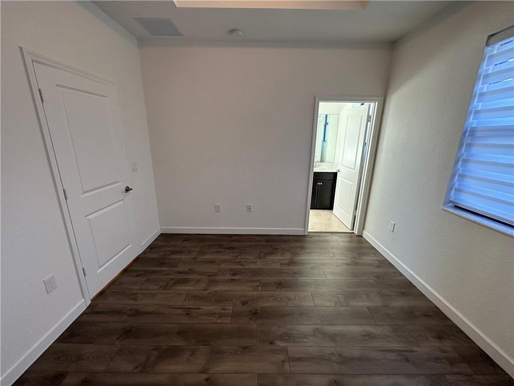 Ne 208th Ter - Photo 5 of 8