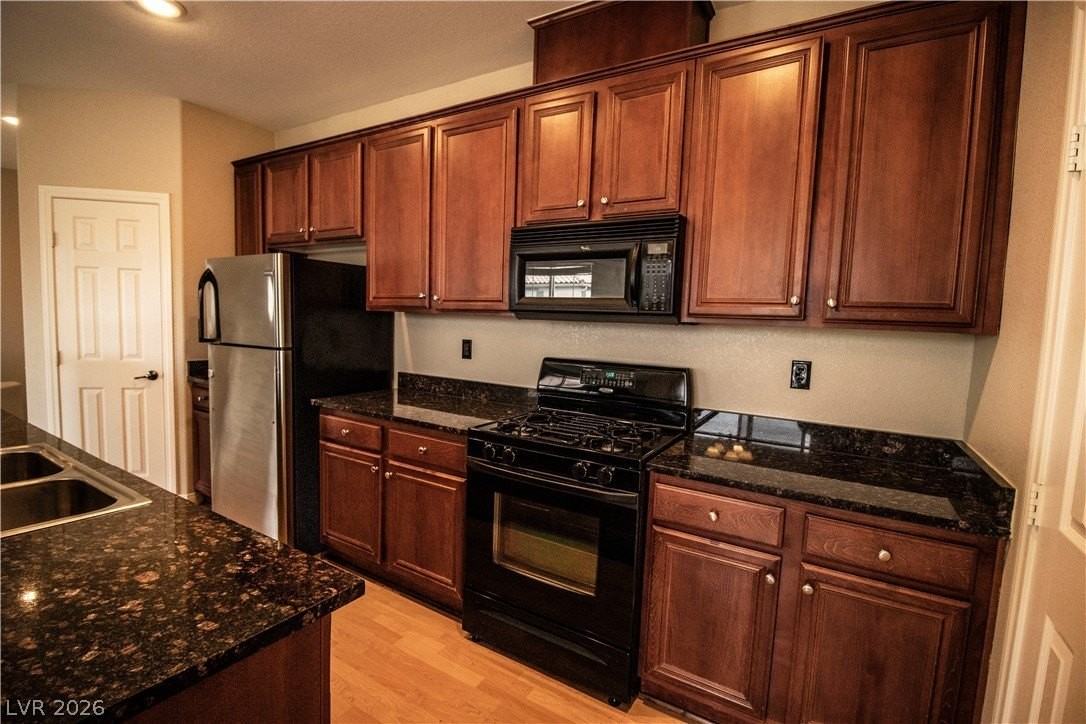 9124 Alpine Grove Ave #101 - Photo 6 of 16
