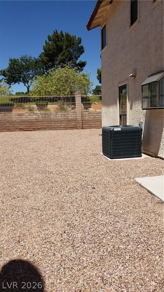4801 Fiesta Lakes St - Photo 6 of 50
