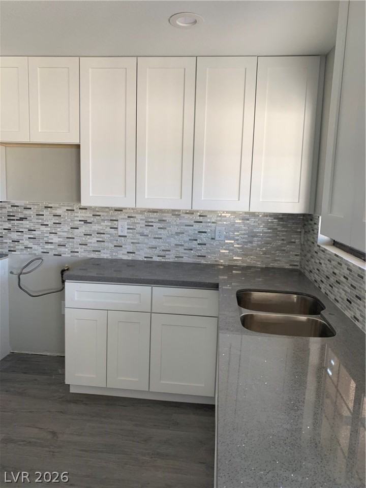 696 Freedom Ln #B - Photo 5 of 41