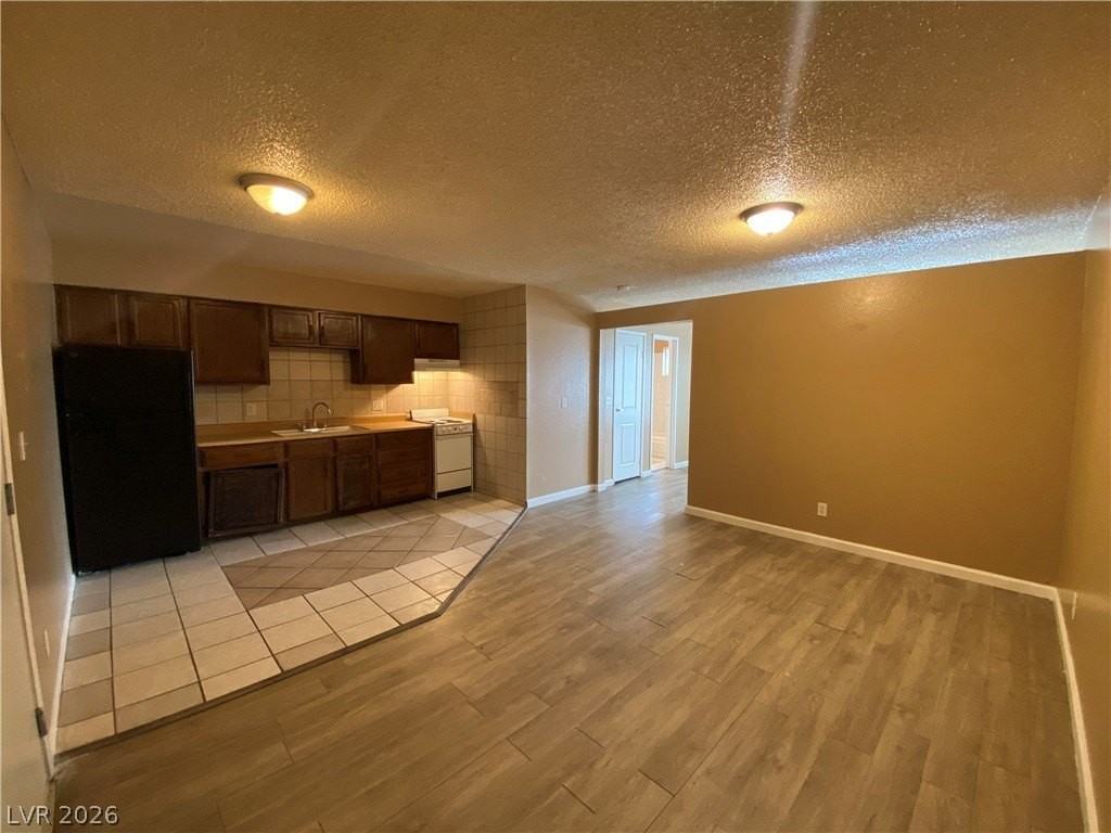 305 N 10th St #14 - Photo 2 of 10