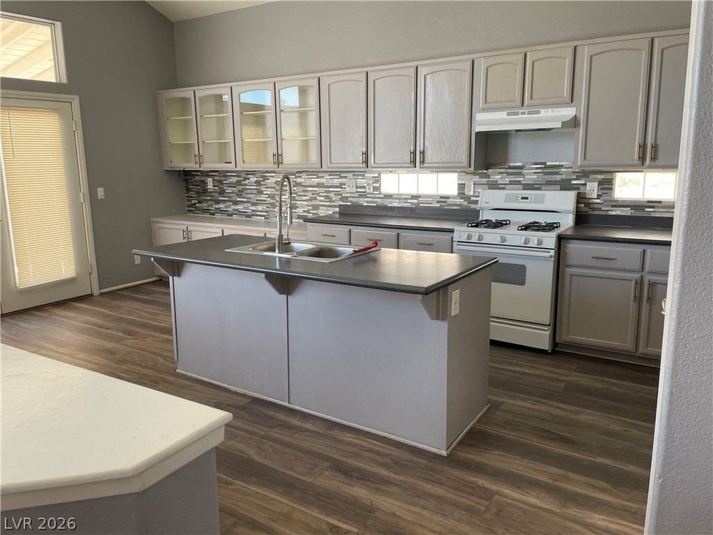 9356 Bondeno St - Photo 4 of 16