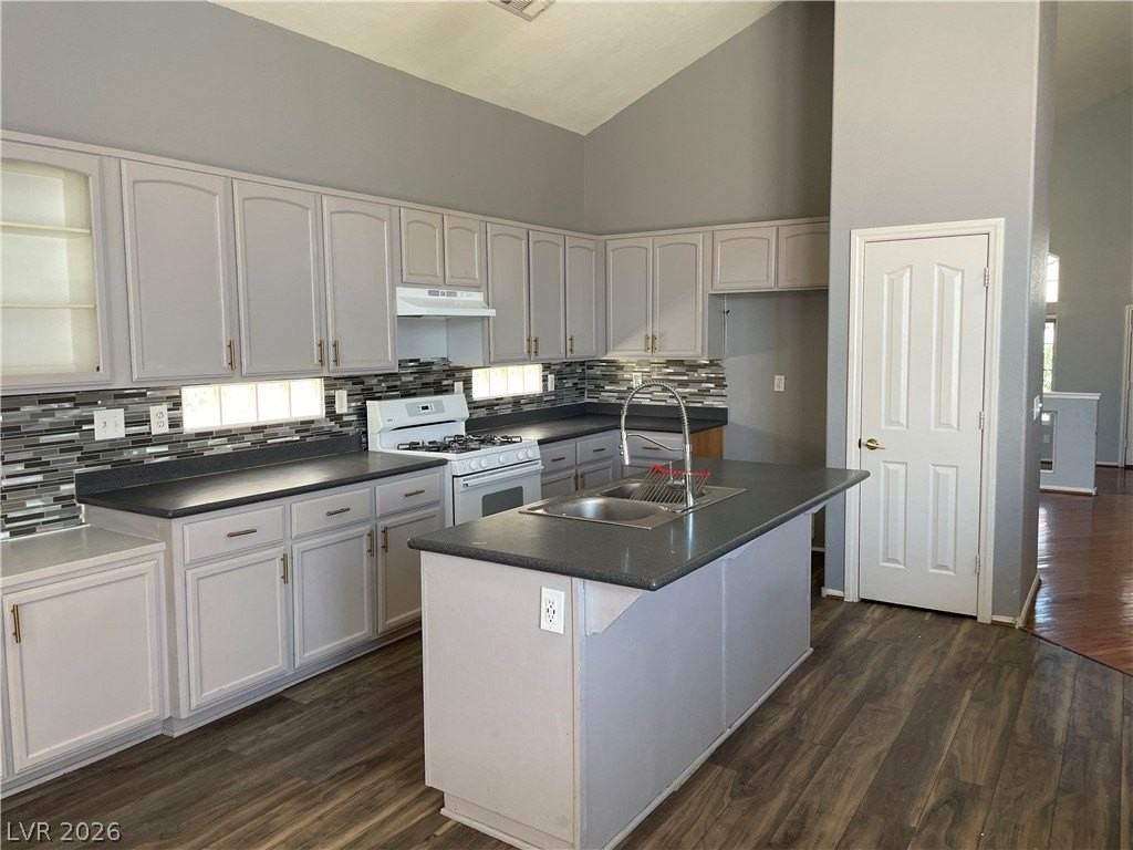 9356 Bondeno St - Photo 5 of 16