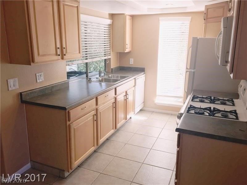 1440 Vegas Valley Dr #8 - Photo 5 of 19
