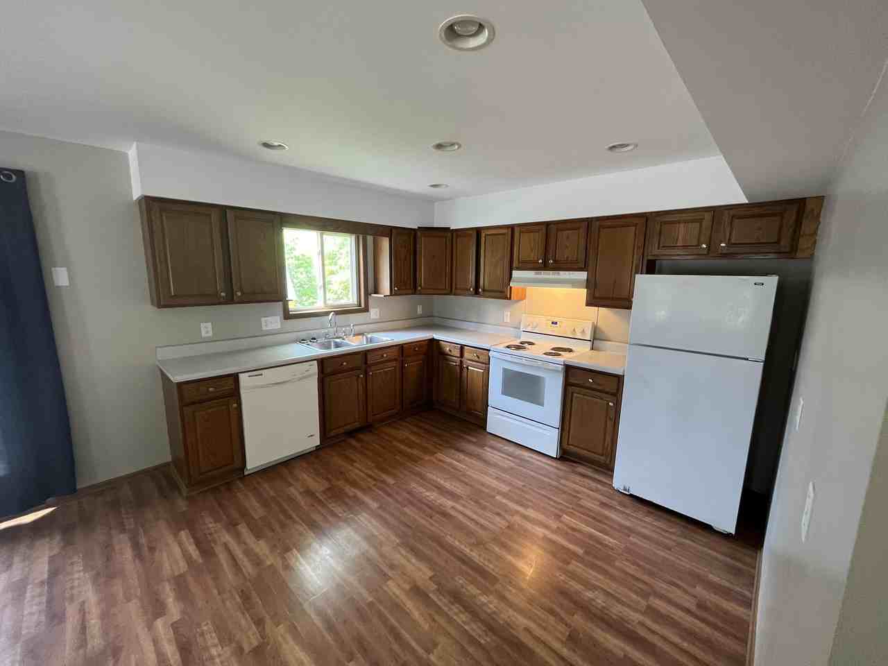 6940 Shattuck Rd - Photo 3 of 19