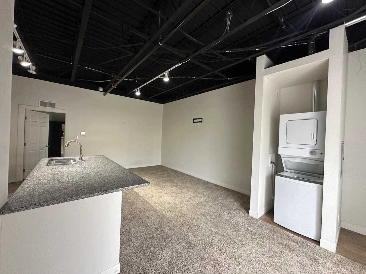 201 N Park St #D - Photo 6 of 16