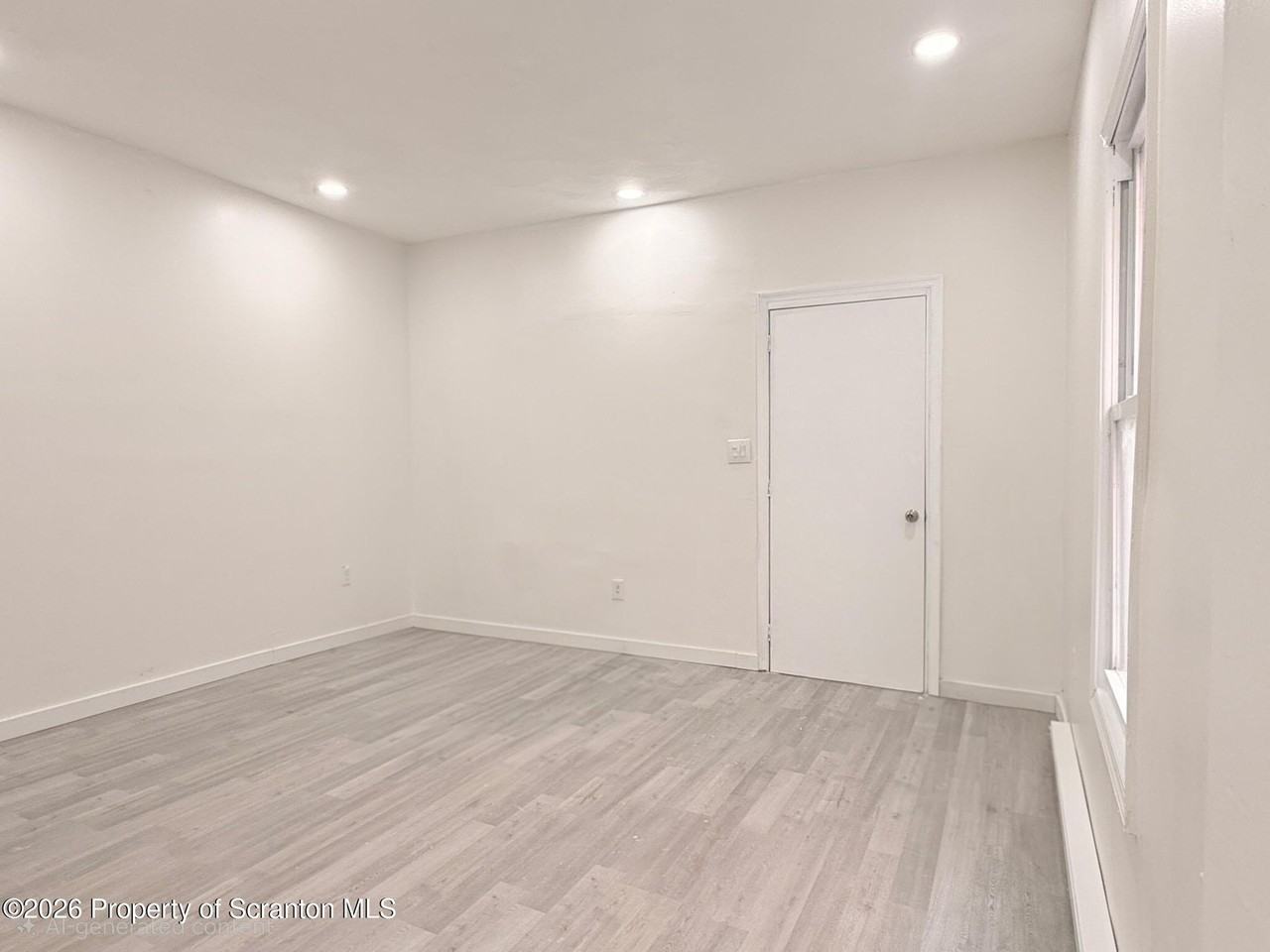 212 Center Ave - Photo 4 of 12