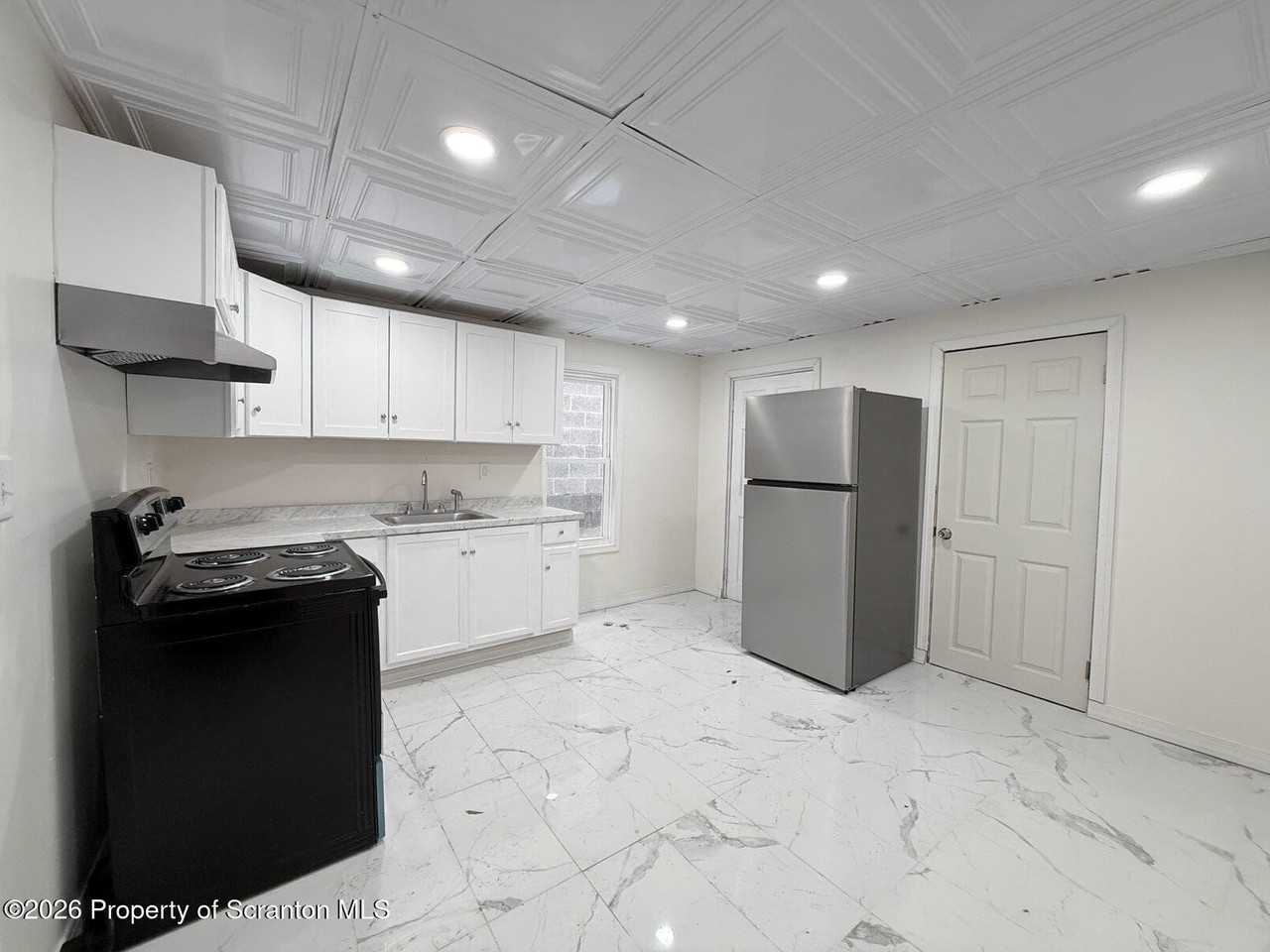 212 Center Ave - Photo 6 of 12