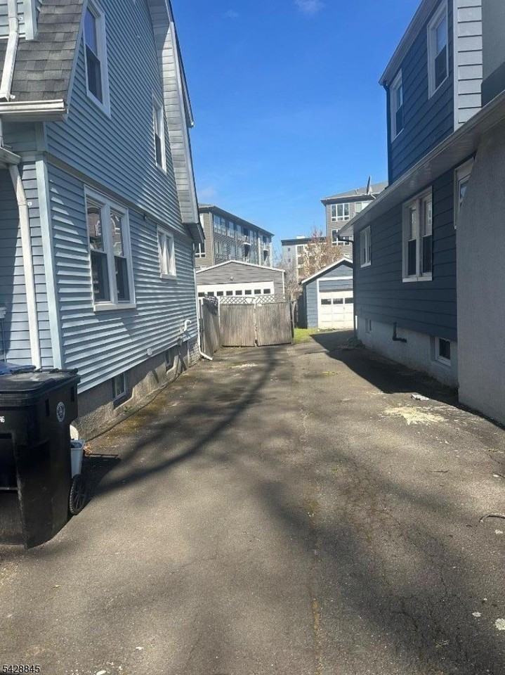 1367 E 7th St - Photo 3 of 18