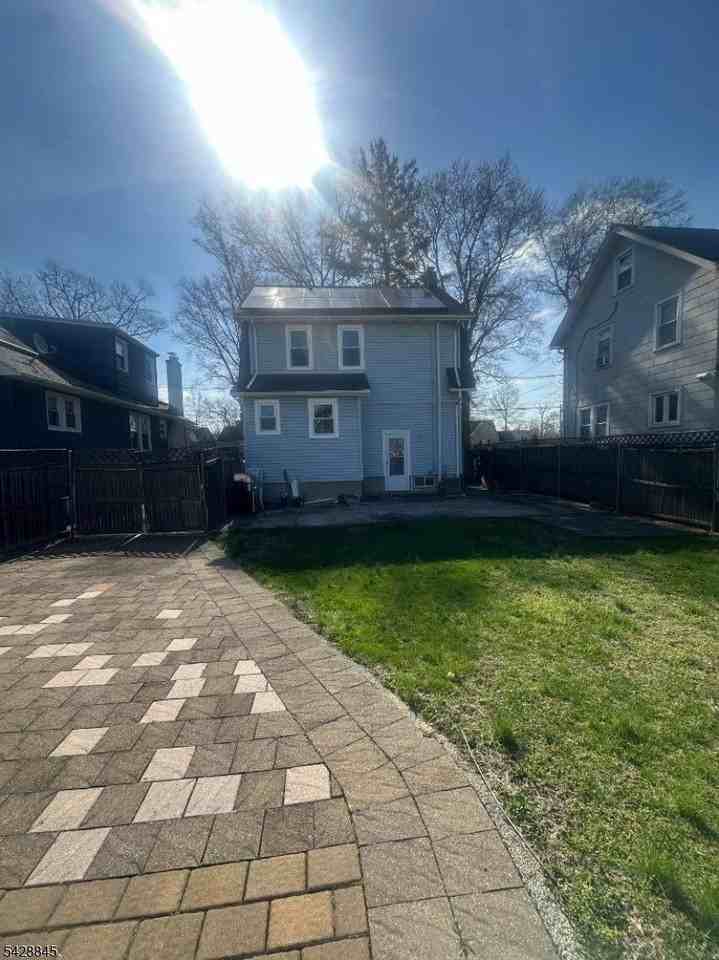 1367 E 7th St - Photo 6 of 18