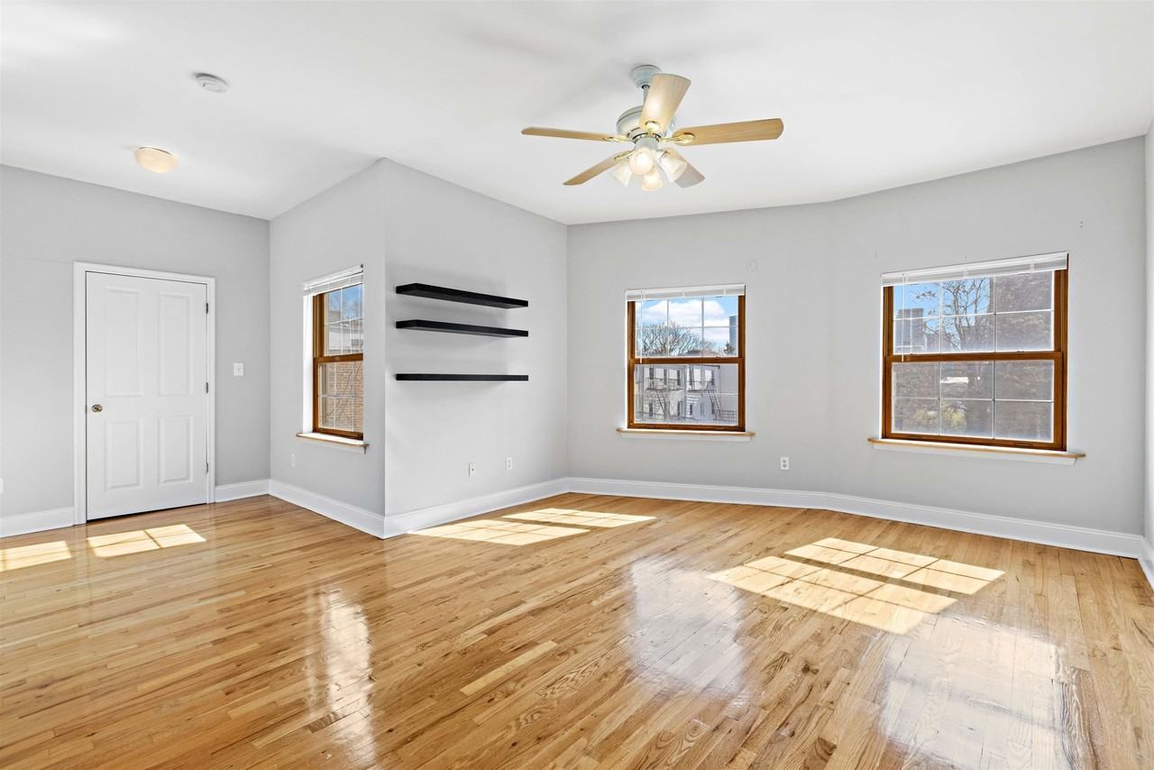 211213 3rd St #2 - Photo 4 of 13