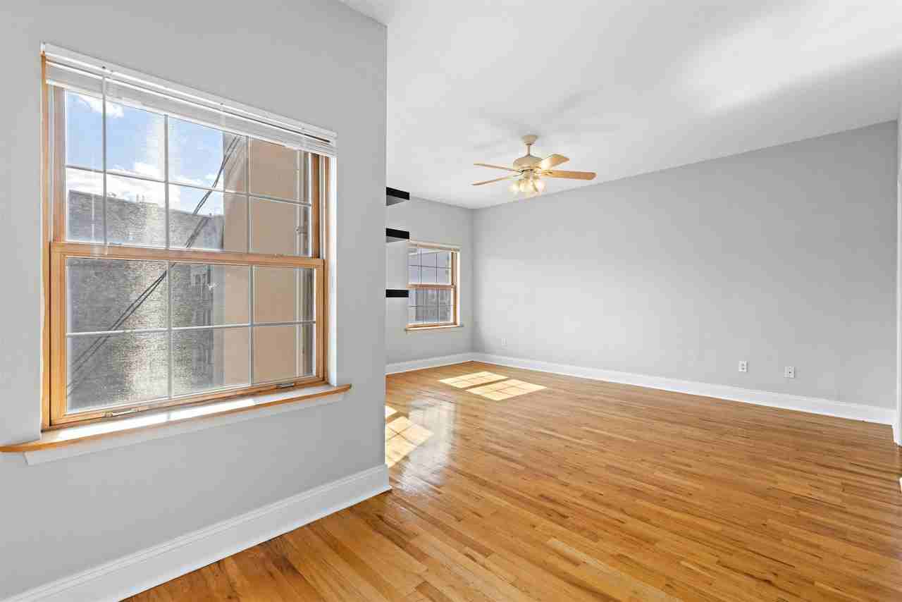 211213 3rd St #2 - Photo 5 of 13